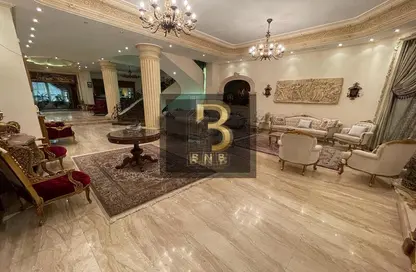 فيلا - 4 غرف نوم - 6 حمامات للبيع في شارع الشويفات - الحي الاول - التجمع الخامس - مدينة القاهرة الجديدة - القاهرة