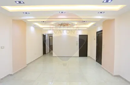 شقة - 3 غرف نوم - 2 حمامات للبيع في شارع خالد بن الوليد - ميامي - حي اول المنتزة - الاسكندرية