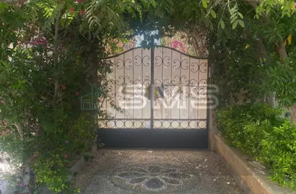 Apartment - 4 Bedrooms - 4 Bathrooms for sale in Doctor Yassin Abdel Ghaffar St. - Area C - Ganoob El Acadimia - New Cairo City - Cairo