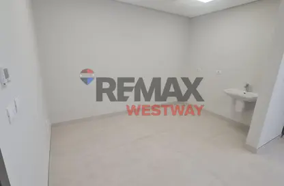 Clinic - Studio - 3 Bathrooms for rent in New Giza - Cairo Alexandria Desert Road - 6 October City - Giza