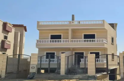 فيلا - 6 غرف نوم - 3 حمامات للبيع في مدينة 6 أكتوبر - الجيزة