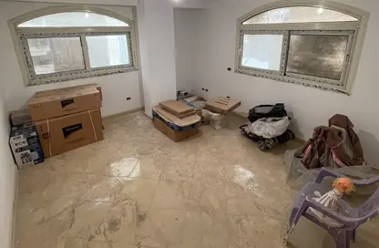 Apartment - 3 Bedrooms - 1 Bathroom for sale in Zahraa Al Maadi St. - Degla - Hay El Maadi - Cairo