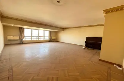 Apartment - 6 Bedrooms - 4 Bathrooms for sale in Mostafa Mahmoud Square - Mohandessin - Giza