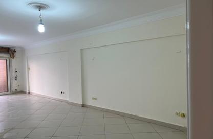 Apartment - 3 Bedrooms - 2 Bathrooms for sale in Nasr City - Cairo