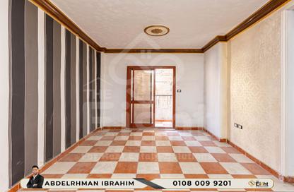 Apartment - 3 Bedrooms - 1 Bathroom for sale in Mahmoud Al Essawy St. - Miami - Hay Awal El Montazah - Alexandria