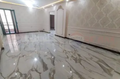 شقة - 3 غرف نوم - 2 حمامات للايجار في شارع محمد فوزي معاذ - سموحة - حي شرق - الاسكندرية