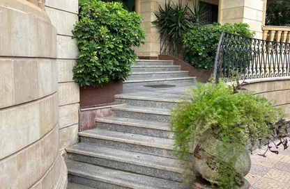 شقة - 4 غرف نوم - 2 حمامات للبيع في شارع الامام ابو حنيفة النعمان - الحي السادس - مدينة العبور - القليوبية