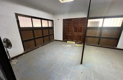 محل تجاري - استوديو - 3 حمامات للبيع في شارع الزهراء - الدقي - الجيزة