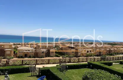 منزل مزدوج - 3 غرف نوم - 3 حمامات للبيع في تلال السخنة - العين السخنة - السويس