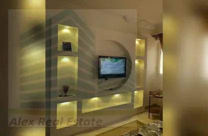 شقة - 3 غرف نوم - 1 حمام للايجار في شارع فاموس - كامب شيزار - حي وسط - الاسكندرية