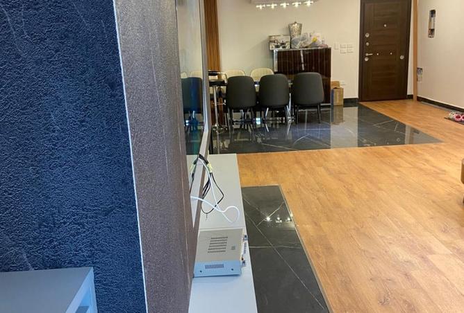 8260403 - Property Image 3