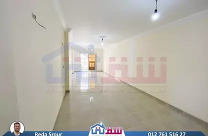 Apartment - 3 Bedrooms - 1 Bathroom for rent in Al Geish Road - Cleopatra - Hay Sharq - Alexandria