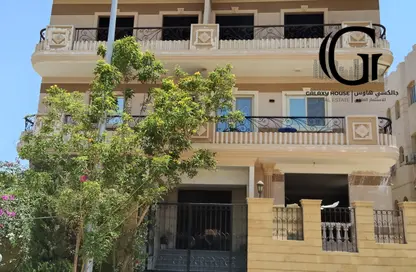 Apartment - 4 Bedrooms - 3 Bathrooms for sale in 2nd Neighborhood - 1st District East - Shorouk City - Cairo