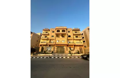 شقة - 3 غرف نوم - 3 حمامات للبيع في المنطقة السابعة - مدينة الشروق - القاهرة