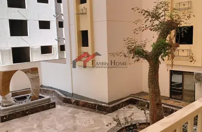 Apartment - 2 Bedrooms - 1 Bathroom for sale in Souk Zahraa Al Maadi St. - Zahraa El Maadi - Hay El Maadi - Cairo