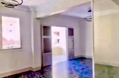 شقة - 3 غرف نوم - 1 حمام للبيع في شارع زكريا عثمان - المنطقة الثامنة - مدينة نصر - القاهرة