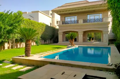 فيلا - 5 غرف نوم - 6 حمامات للايجار في الروضة - طريق الواحات - مدينة 6 أكتوبر - الجيزة