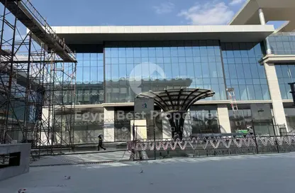 محل تجاري - استوديو - 2 حمامات للبيع في جولدن جيت - شارع التسعين الجنوبي - التجمع الخامس - مدينة القاهرة الجديدة - القاهرة