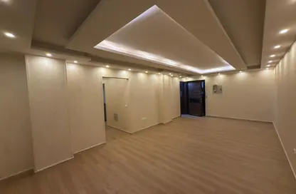 Apartment - 3 Bedrooms - 2 Bathrooms for sale in 10th Sector - Zahraa El Maadi - Hay El Maadi - Cairo