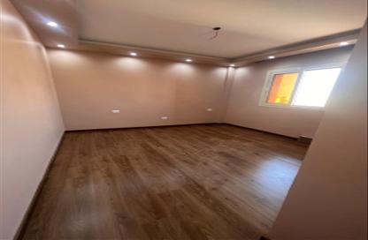Apartment - 3 Bedrooms - 2 Bathrooms for sale in Amaer Madinet Nasr Road - 10th District - Nasr City - Cairo