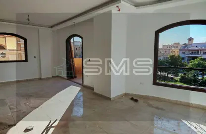 شقة - 3 غرف نوم - 2 حمامات للايجار في شارع عمر خورشيد - البنفسج 10 - البنفسج - مدينة القاهرة الجديدة - القاهرة