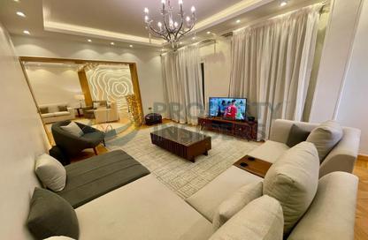 Apartment - 2 Bedrooms - 2 Bathrooms for rent in Gameat Al Dewal Al Arabeya St. - Mohandessin - Giza