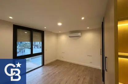 Apartment - 2 Bedrooms - 2 Bathrooms for sale in Hyde Park - New Cairo City - Cairo