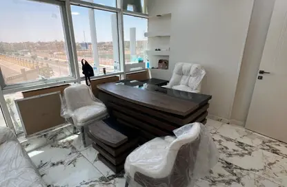 عيادة - استوديو - 1 حمام للايجار في ذا جيت بلازا مول - الحي العاشر - الشيخ زايد - الجيزة