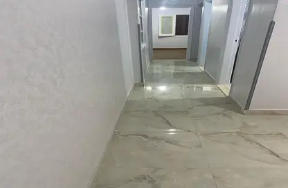 Apartment - 3 Bedrooms - 1 Bathroom for rent in Abu Obaida Ibn Al Garah St. - El Hegaz Square - El Nozha - Cairo