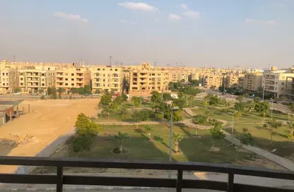 شقة - 3 غرف نوم - 3 حمامات للبيع في المنطقة الاولي - مدينة الشروق - القاهرة