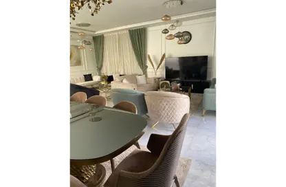 فيلا - 3 غرف نوم - 4 حمامات للبيع في كمبوند البروج - كمبوندات الشروق - مدينة الشروق - القاهرة