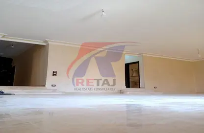 Apartment - 4 Bedrooms - 3 Bathrooms for sale in Al Narges 4 - Al Narges - New Cairo City - Cairo