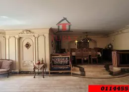 شقة - 5 غرف نوم - 4 حمامات للبيع في شارع إبراهيم نصير - لوران - حي شرق - الاسكندرية