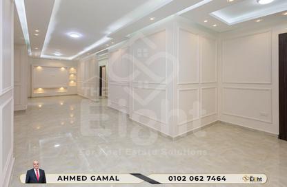 شقة - 3 غرف نوم - 2 حمامات للبيع في شارع مصطفى كامل - السيوف - حي اول المنتزة - الاسكندرية