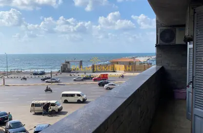 شقة - 3 غرف نوم - 2 حمامات للبيع في شارع الاقبال - لوران - حي شرق - الاسكندرية