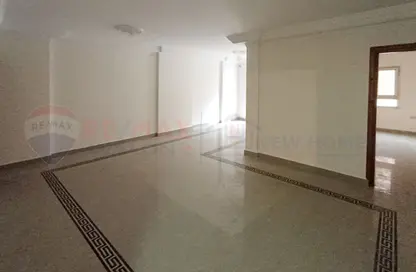 Apartment - 3 Bedrooms - 2 Bathrooms for sale in Camp Chezar - Hay Wasat - Alexandria