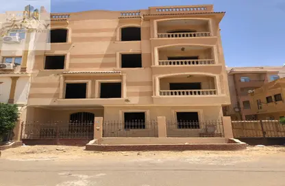 بناية كاملة - 3 غرف نوم - 3 حمامات للبيع في مدينة الشروق - القاهرة
