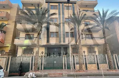 بناية كاملة - استوديو للبيع في شارع الدكتور عبد الوهاب مورو - الحي الثاني - مدينة 6 أكتوبر - الجيزة