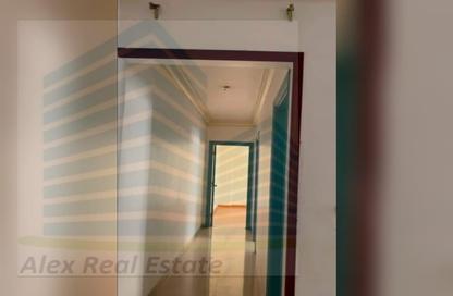شقة - 3 غرف نوم - 2 حمامات للايجار في شارع نادى سموحة الرياضى - سموحة - حي شرق - الاسكندرية