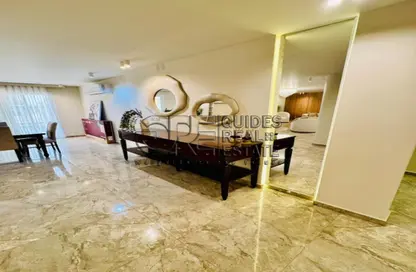 Apartment - 3 Bedrooms - 4 Bathrooms for sale in Abdel Moneim Riad St. - Mohandessin - Giza