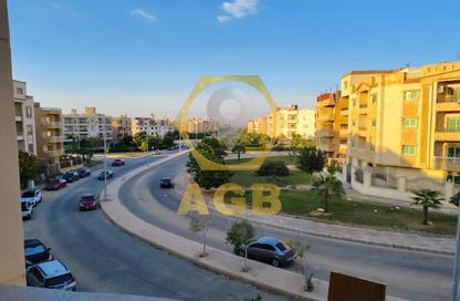شقة - 3 غرف نوم - 3 حمامات للبيع في المجاورة الاولي - المنطقة الثامنة - مدينة الشروق - القاهرة