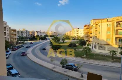شقة - 3 غرف نوم - 3 حمامات للبيع في المجاورة الاولي - المنطقة الثامنة - مدينة الشروق - القاهرة