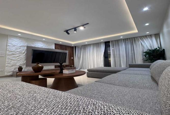 8065009 - Property Image 2