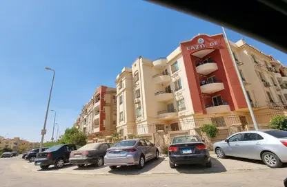 Apartment - 3 Bedrooms - 2 Bathrooms for rent in Lazurde - 8th District - Sheikh Zayed City - Giza