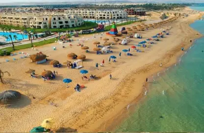 Chalet - 3 Bedrooms - 2 Bathrooms for sale in Lasirena Palm Beach - Al Ain Al Sokhna - Suez