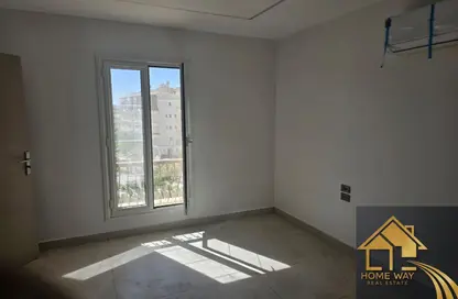 Apartment - 2 Bedrooms - 2 Bathrooms for rent in The Residences - Hyde Park - New Cairo City - Cairo