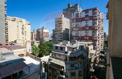 Apartment - 2 Bedrooms - 1 Bathroom for sale in Camp Chezar - Hay Wasat - Alexandria