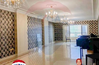 Apartment - 3 Bedrooms - 2 Bathrooms for sale in Ismail Al Habrouk St. - Glim - Hay Sharq - Alexandria