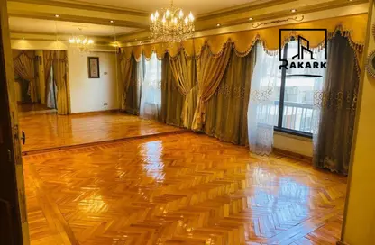 شقة - 3 غرف نوم - 2 حمامات للبيع في شارع صلاح سالم - روكسي - مصر الجديدة - القاهرة شقة - 3 غرف نوم - 2 حمامات للبيع في شارع صلاح سالم - روكسي - مصر الجديدة - القاهرة