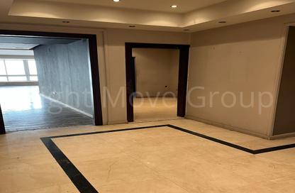 Apartment - 3 Bedrooms - 2 Bathrooms for sale in Nile St. - Dokki - Giza